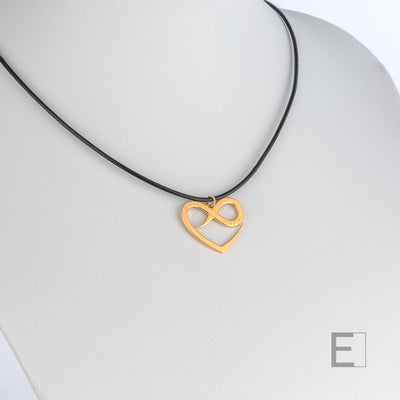 Collier Au-Delà des Mots – vue détaillée du bijou artisanal Atelier-Émile