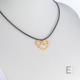 Collier Au-Delà des Mots – vue détaillée du bijou artisanal Atelier-Émile