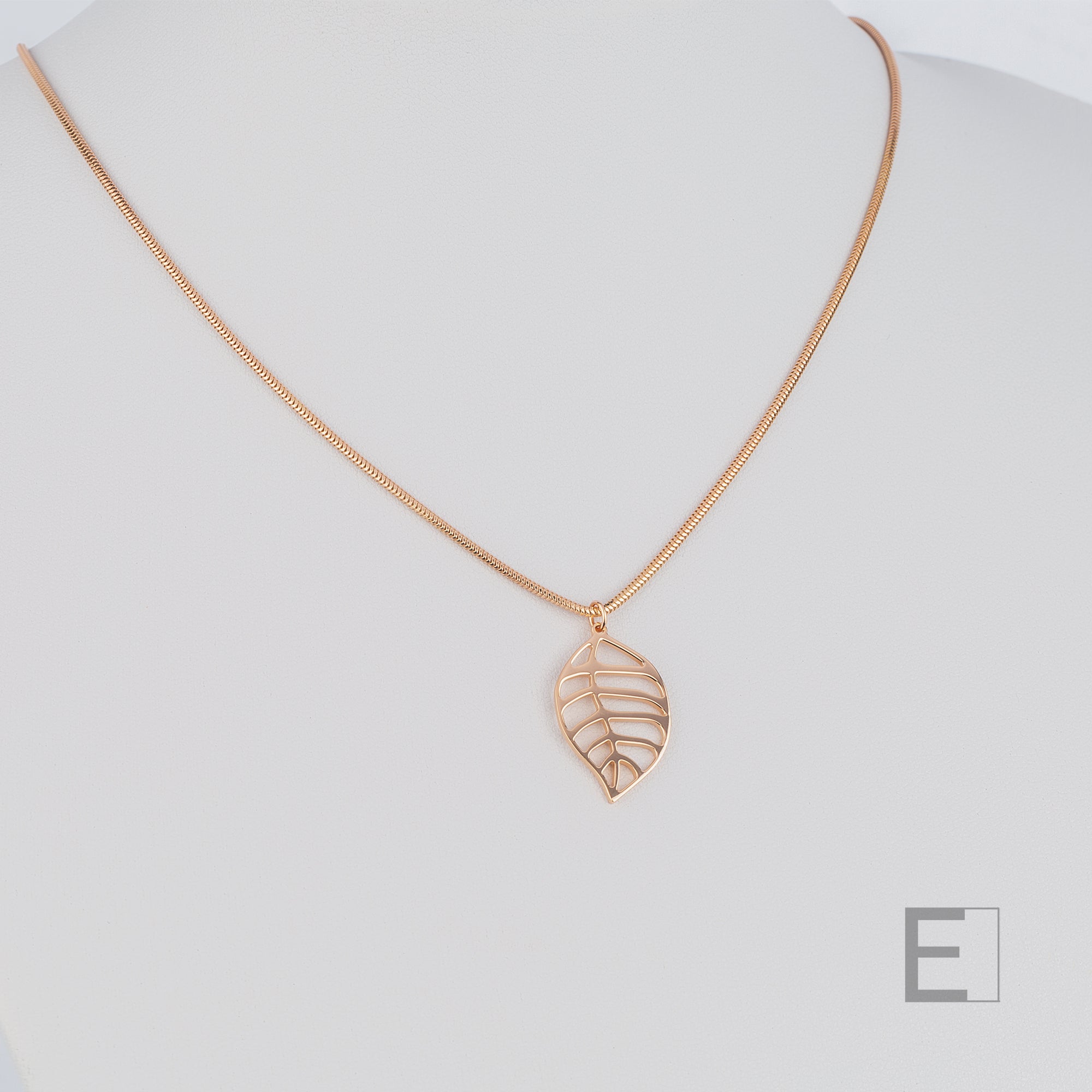 Collier Collier Feuille de Bananier en vue principale – création artisanale Atelier-Émile