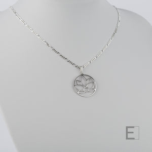 Collier Fleur de Lotus Cercle – vue principale du bijou artisanal Atelier-Émile