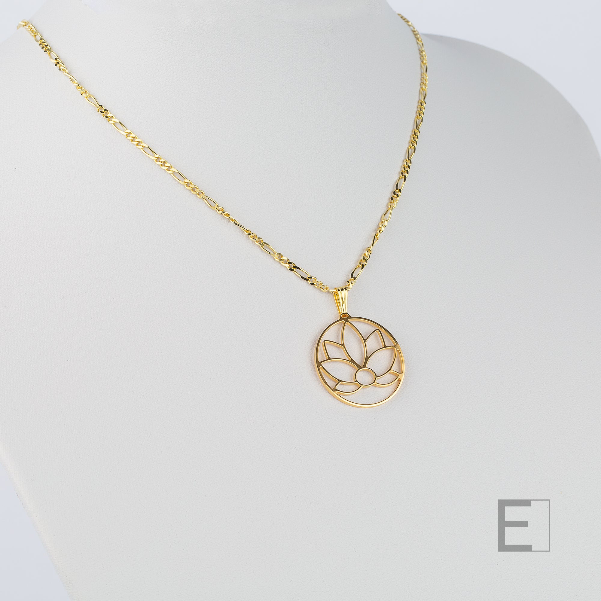 Collier Fleur de Lotus Cercle – vue détaillée du bijou artisanal Atelier-Émile