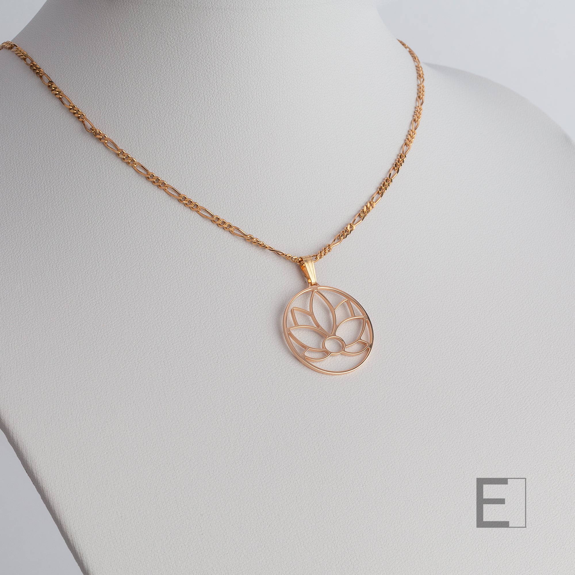 Collier Fleur de Lotus Cercle – vue détaillée du bijou artisanal Atelier-Émile