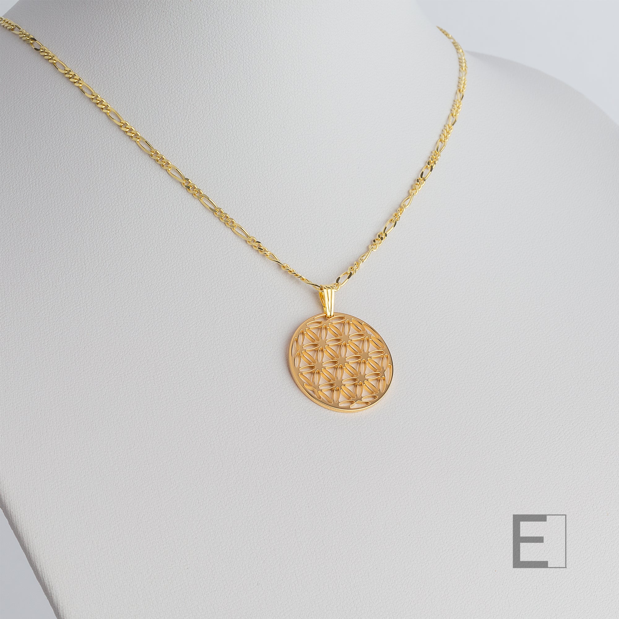 Collier Fleur de Vie – vue détaillée du bijou artisanal Atelier-Émile