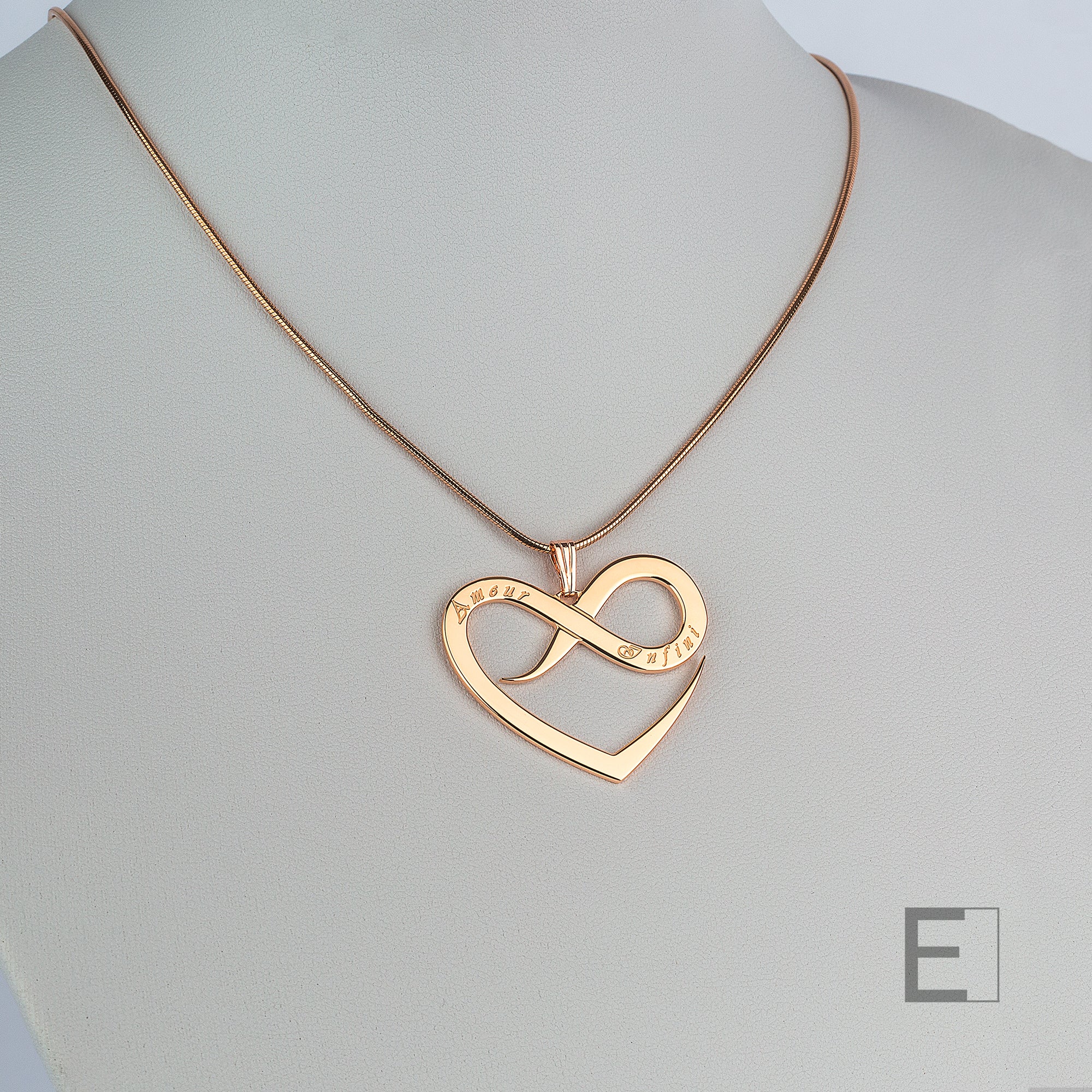 Collier Grand Au-Delà des Mots – vue détaillée du bijou artisanal Atelier-Émile
