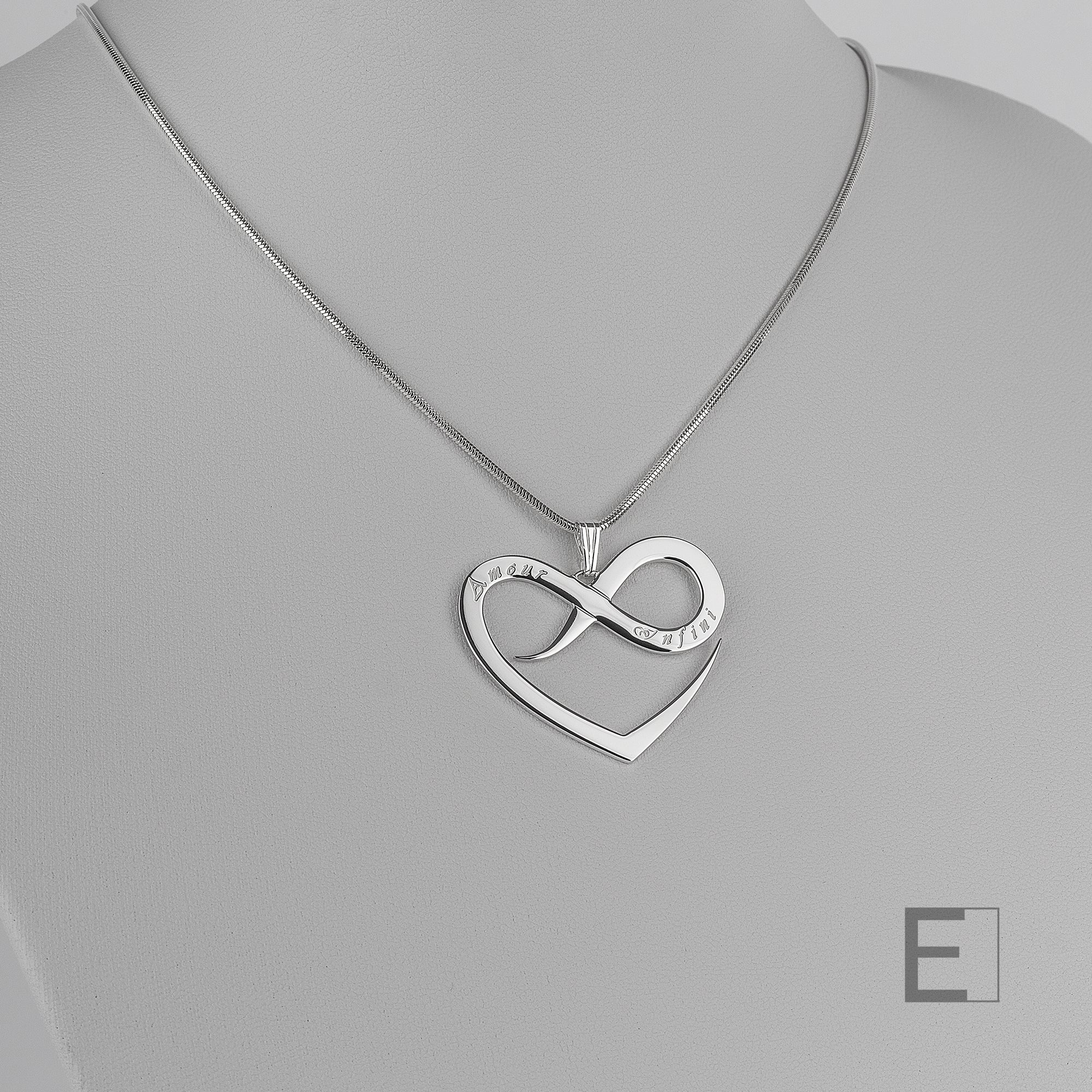 Collier Grand Au-Delà des Mots – vue détaillée du bijou artisanal Atelier-Émile