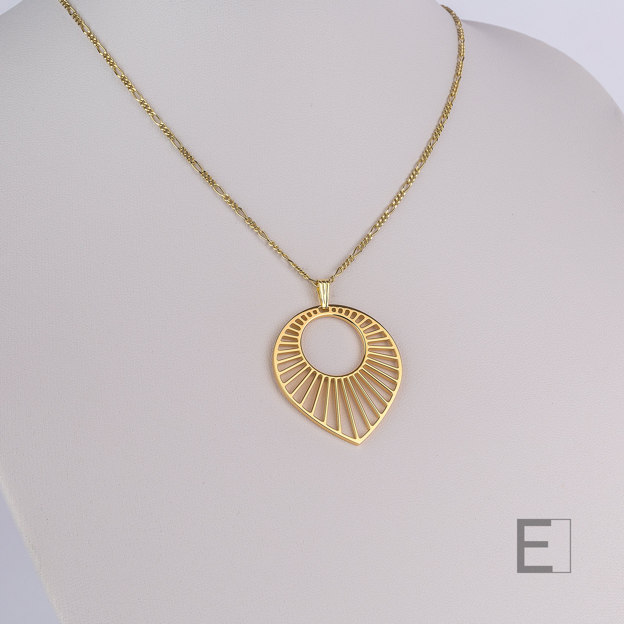 Collier Grand Soleil – vue détaillée du bijou artisanal Atelier-Émile