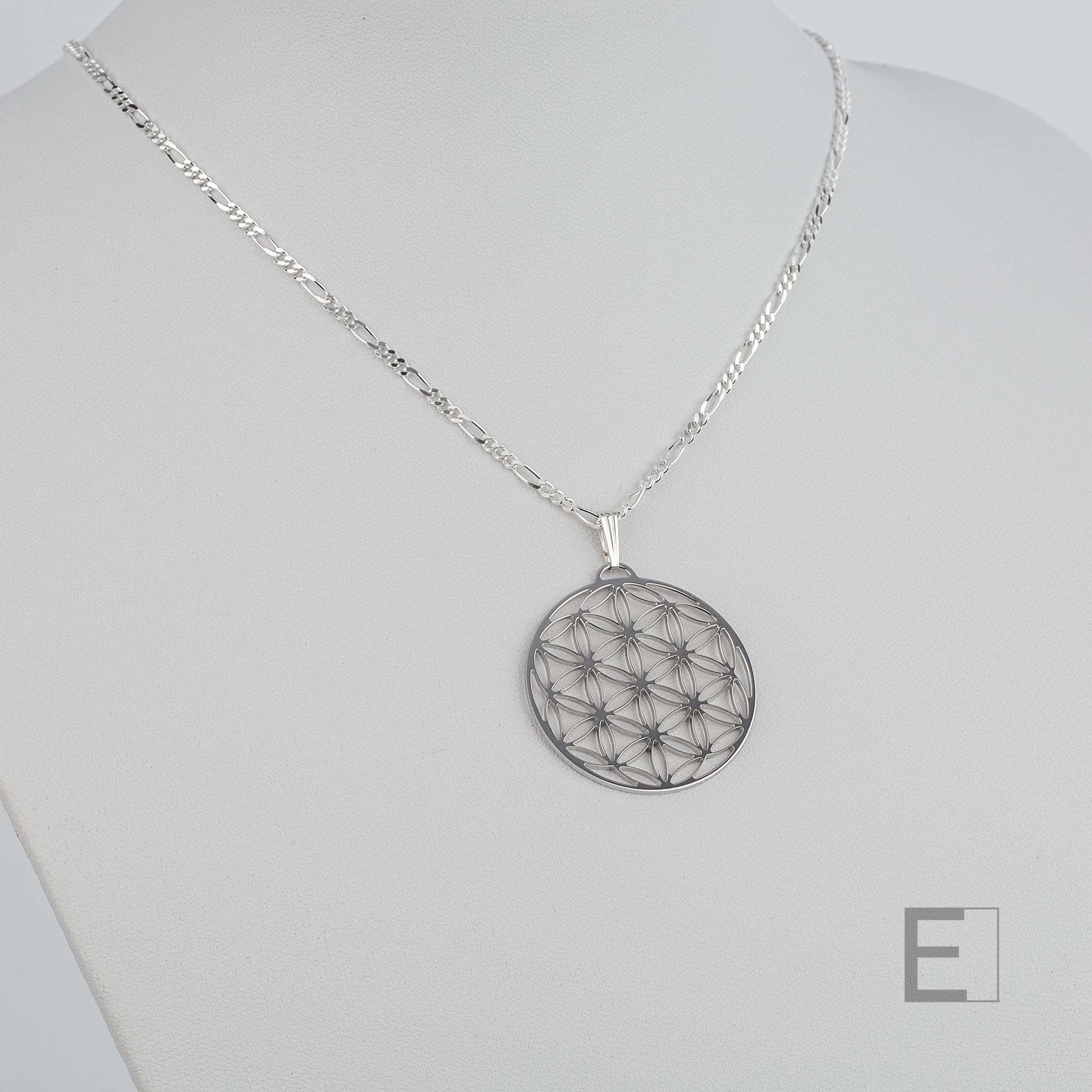 Collier Collier Grande Fleur de Vie en vue détaillée 2 – création artisanale Atelier-Émile