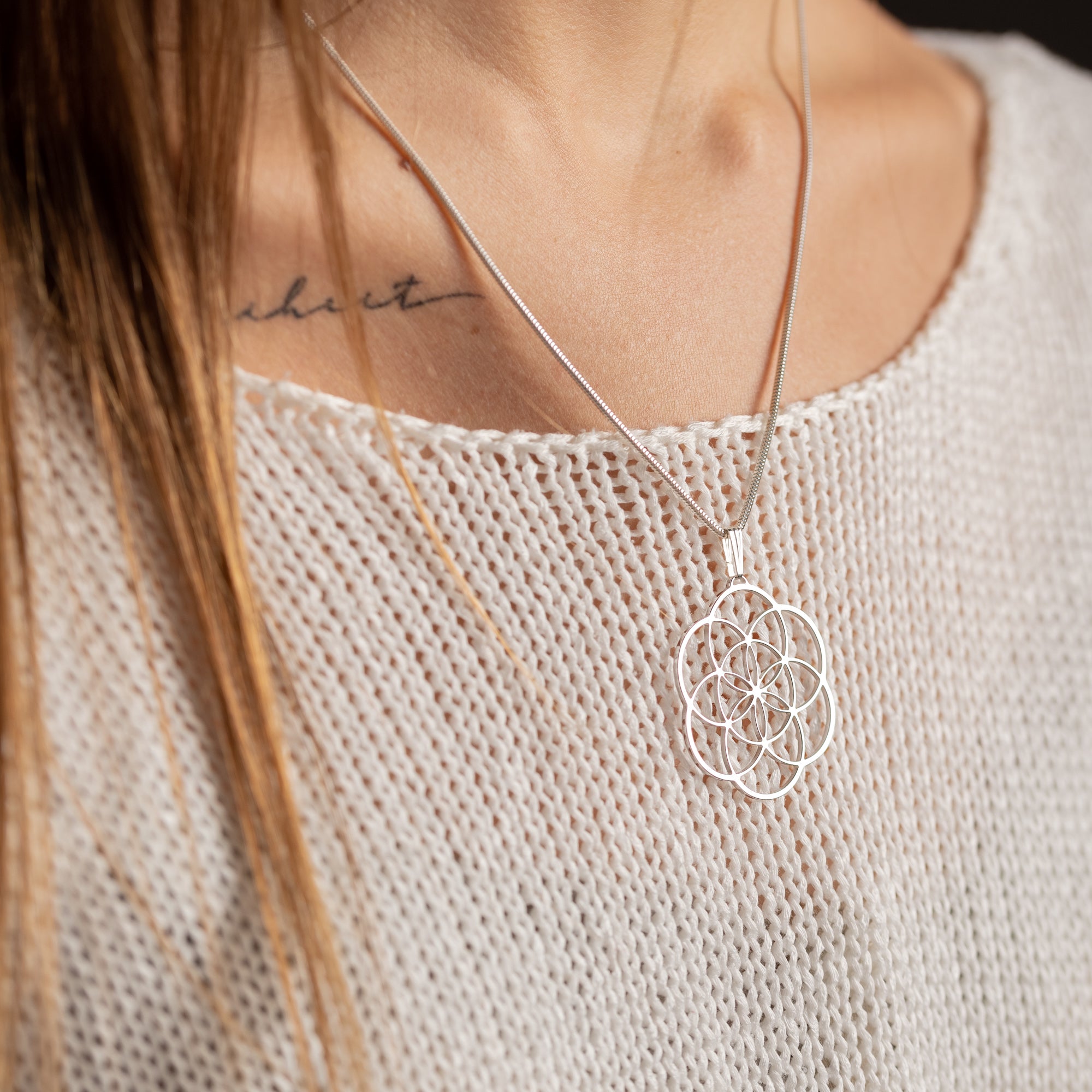 Collier Grande Graine de Vie – vue détaillée du bijou artisanal Atelier-Émile