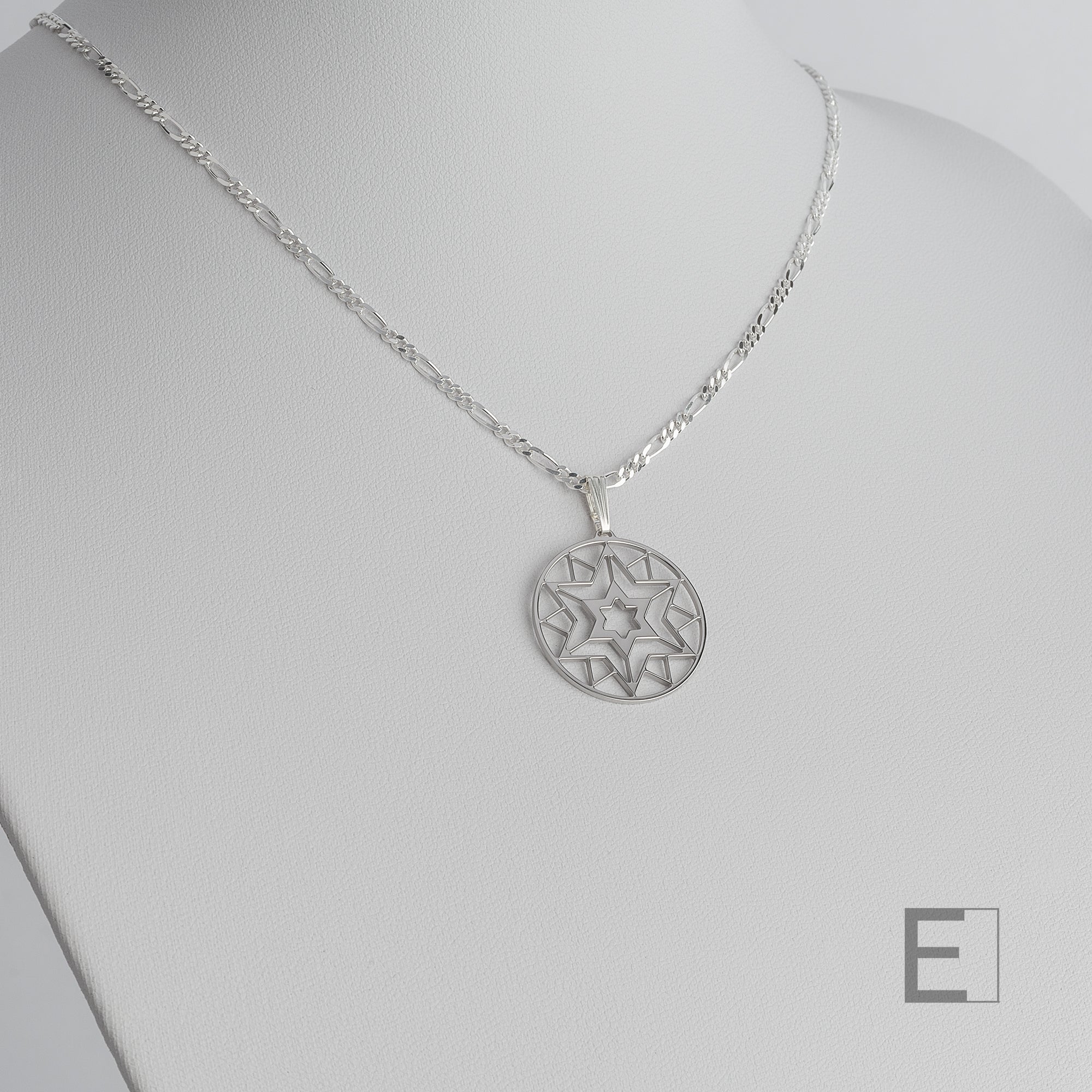 Collier Mandala Etoile – vue détaillée du bijou artisanal Atelier-Émile