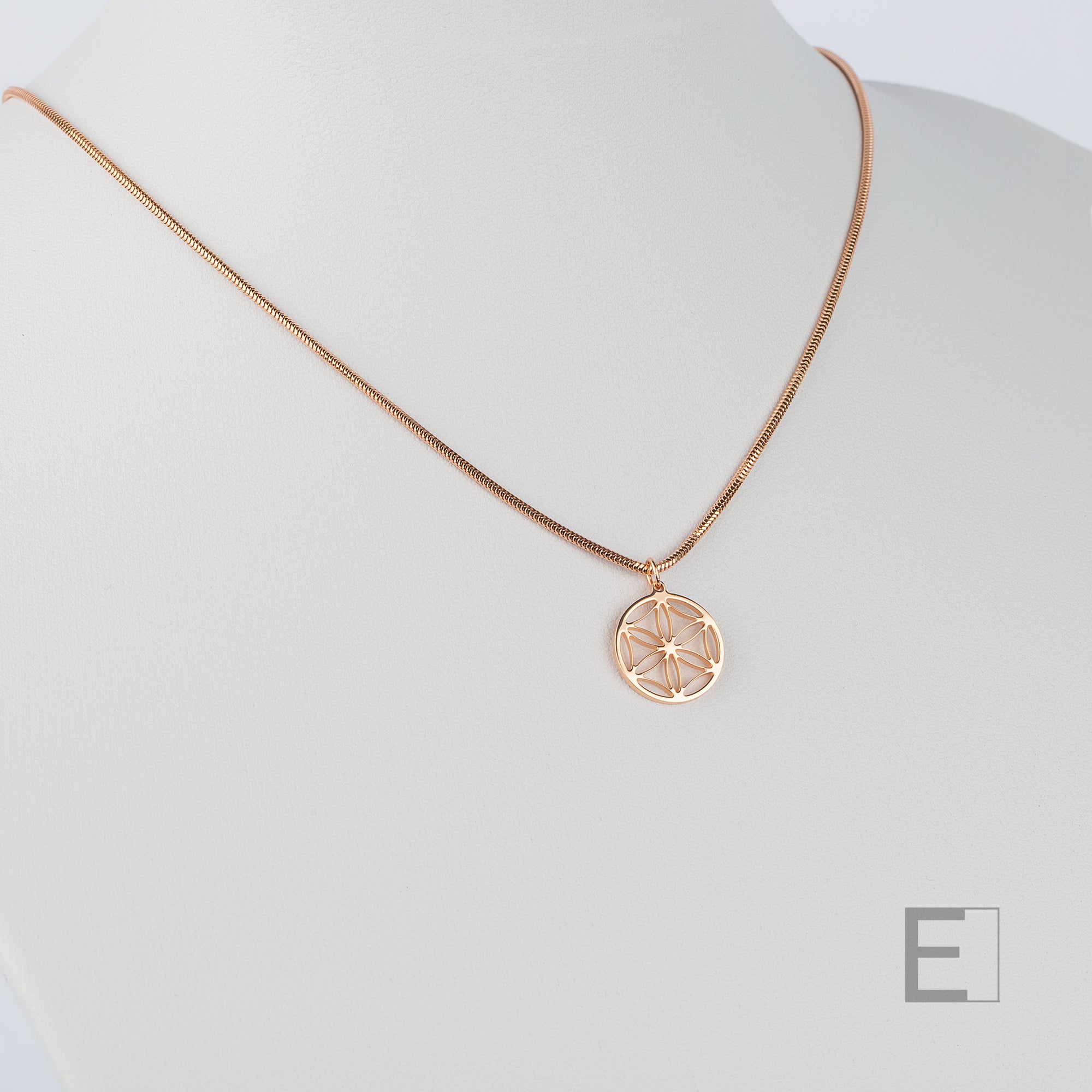 Collier Petite Fleur de Vie – vue principale du bijou artisanal Atelier-Émile
