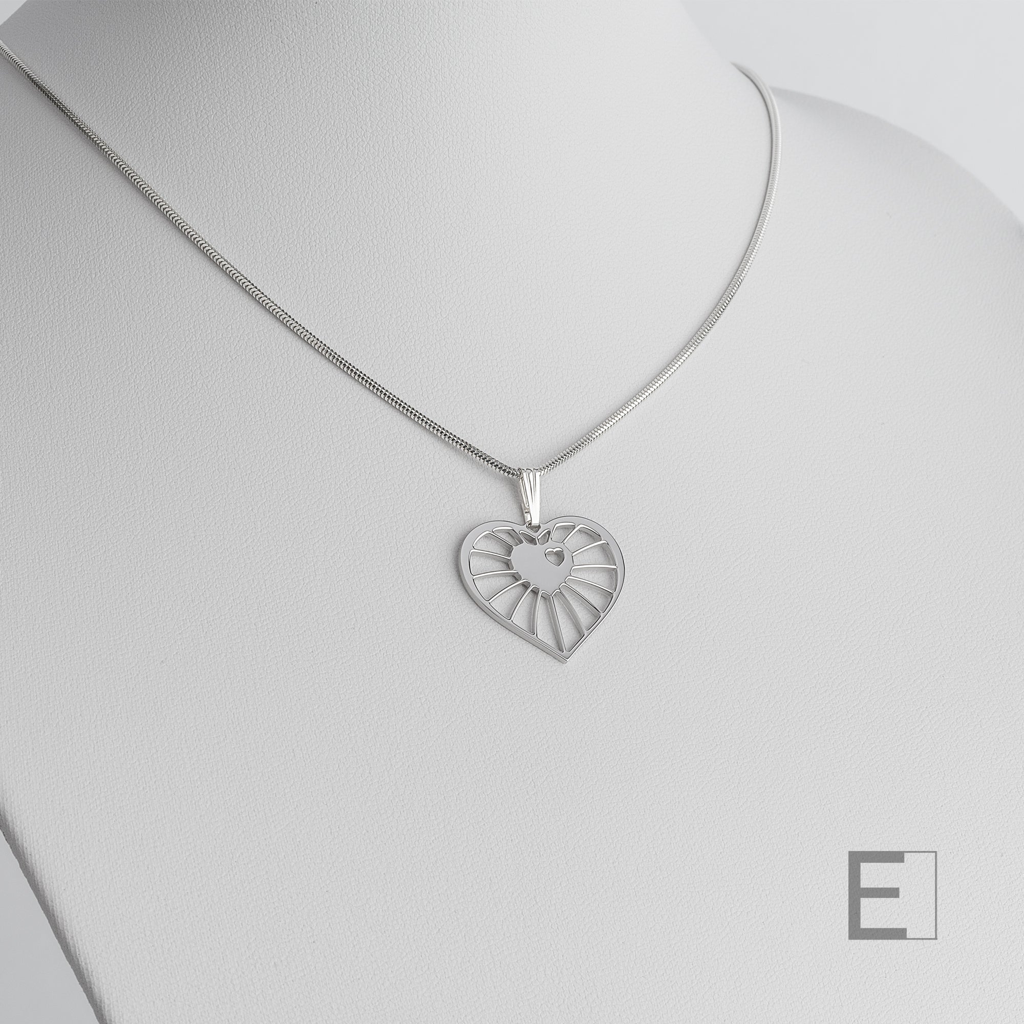 Collier Toile Amoureuse – vue détaillée du bijou artisanal Atelier-Émile