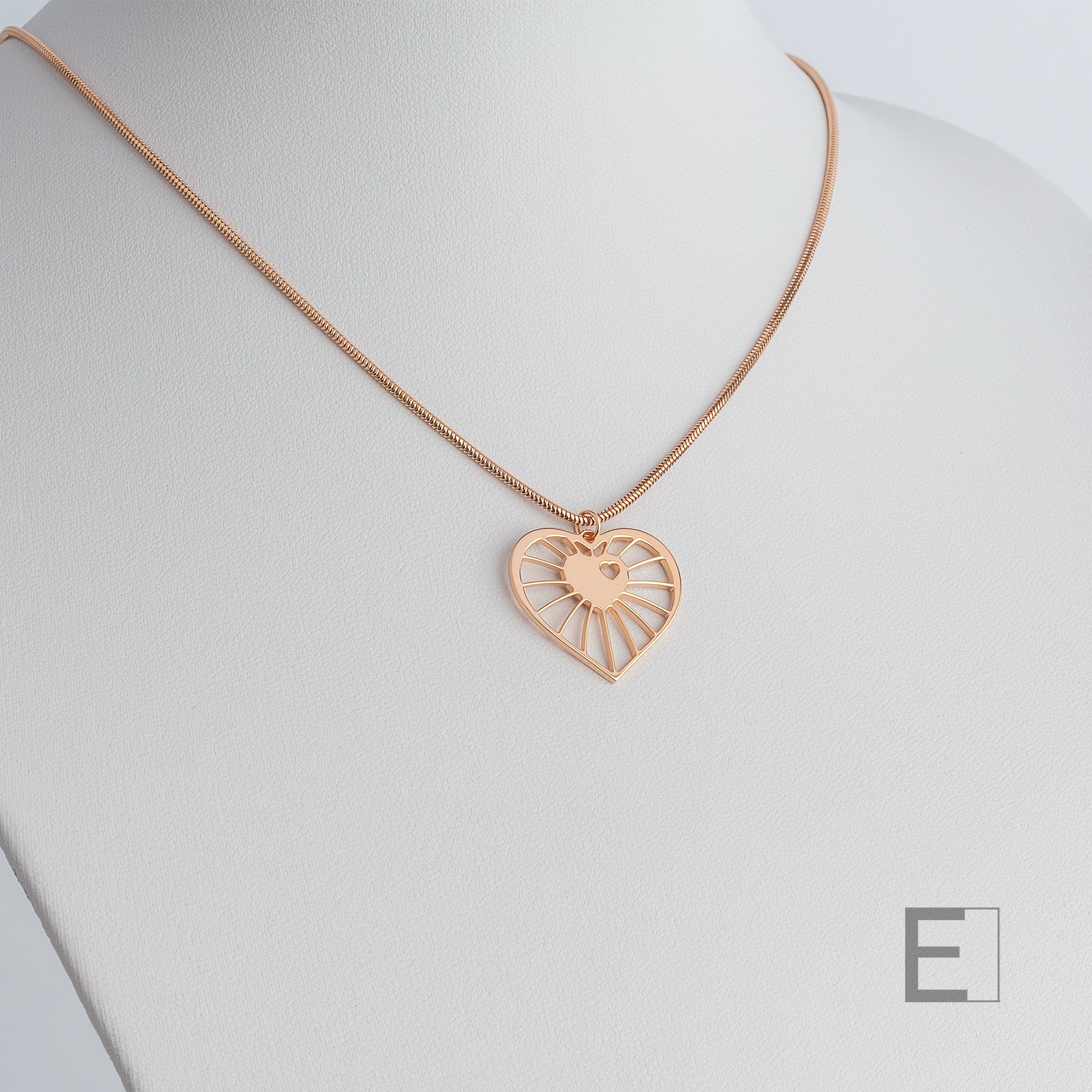 Collier Toile Amoureuse – vue détaillée du bijou artisanal Atelier-Émile