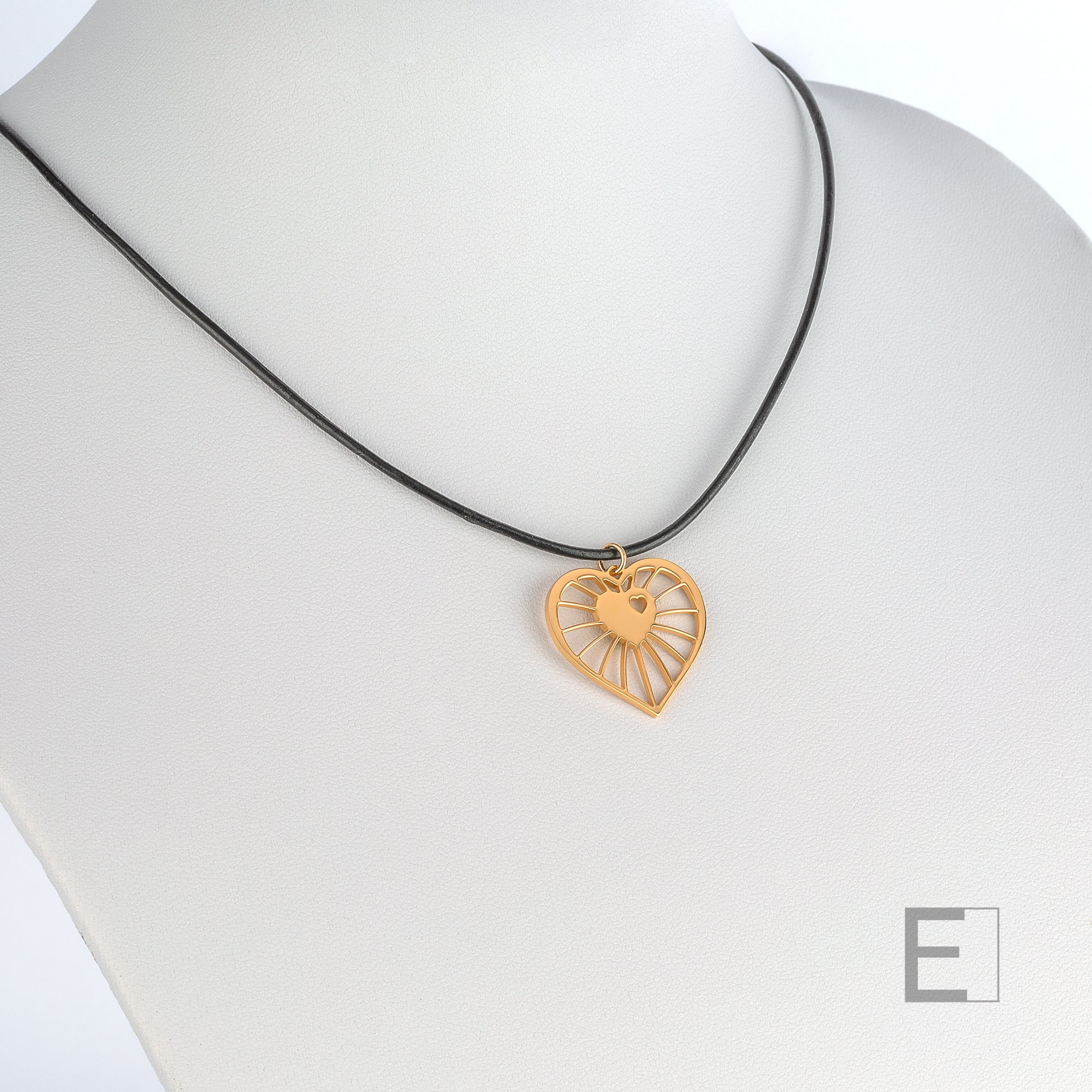 Collier Toile Amoureuse – vue détaillée du bijou artisanal Atelier-Émile