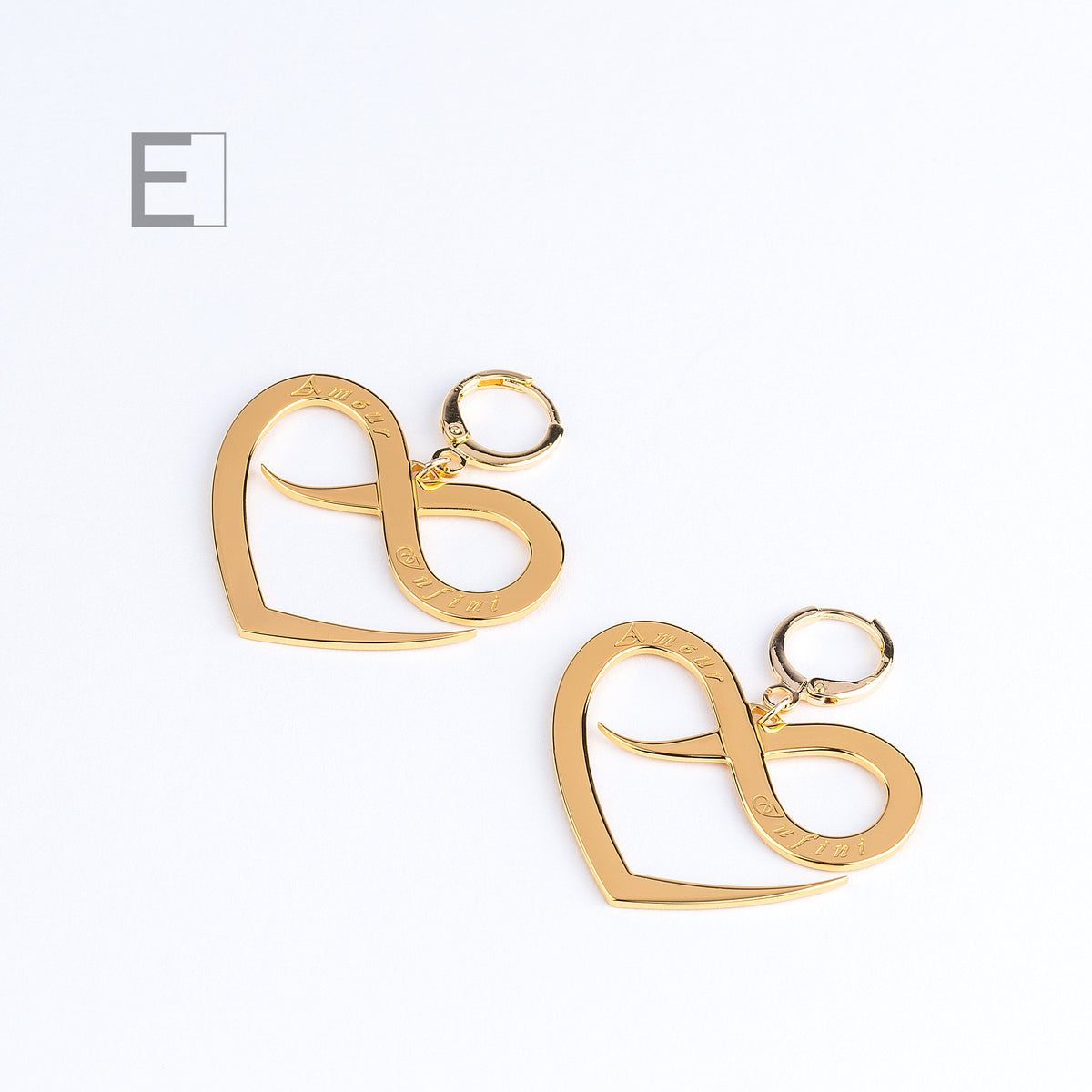 Large Beyond Words, with a yellow gold finish, detail view 4 – Atelier-Émile