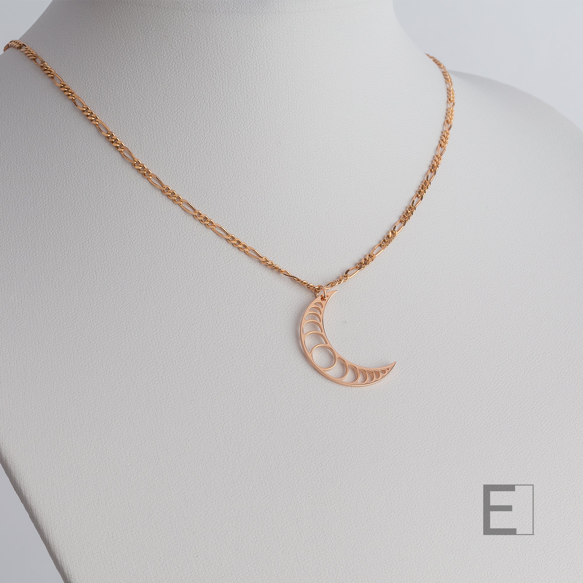 Collier Lune – vue détaillée du bijou artisanal Atelier-Émile