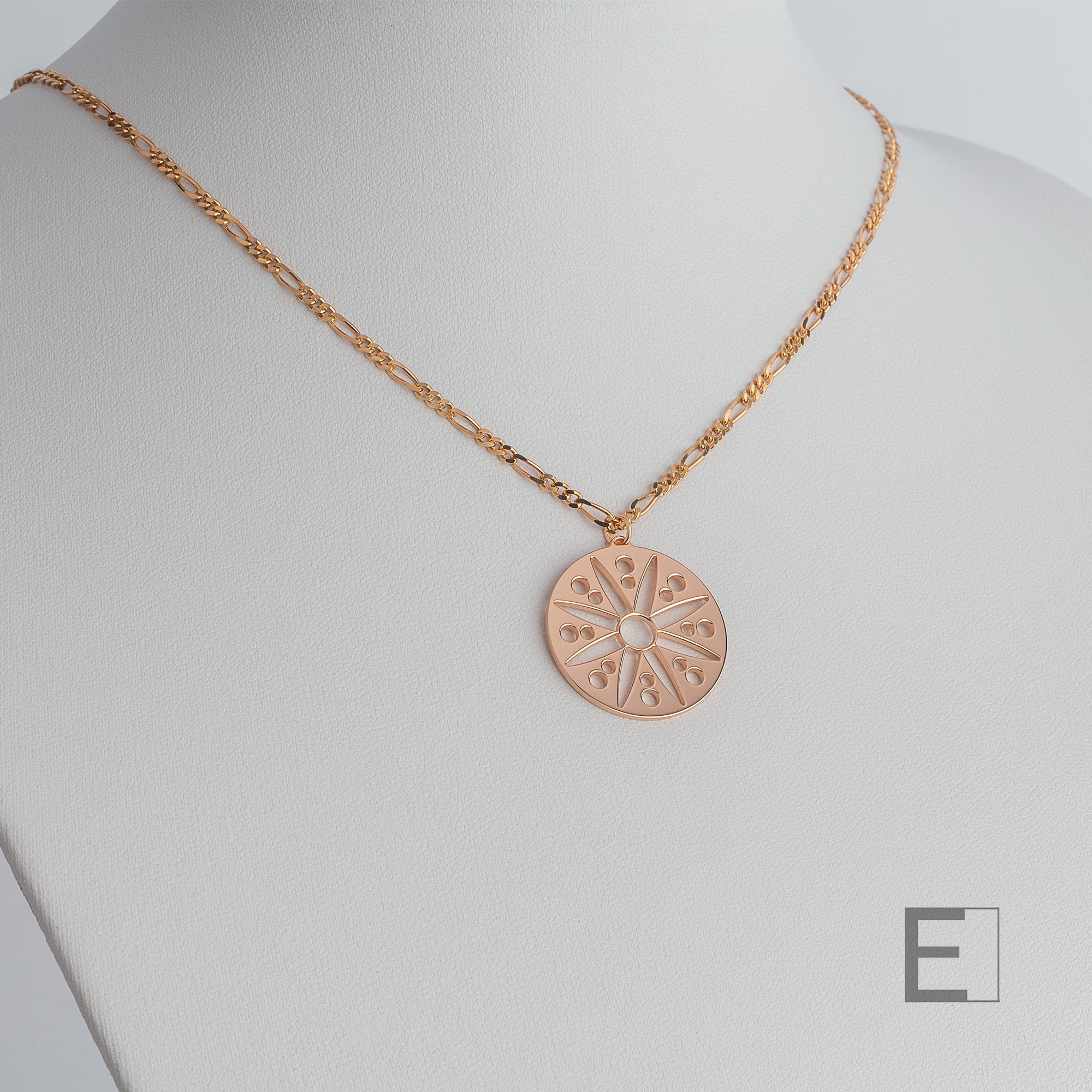 Collier Mandala Fleur – vue détaillée du bijou artisanal Atelier-Émile