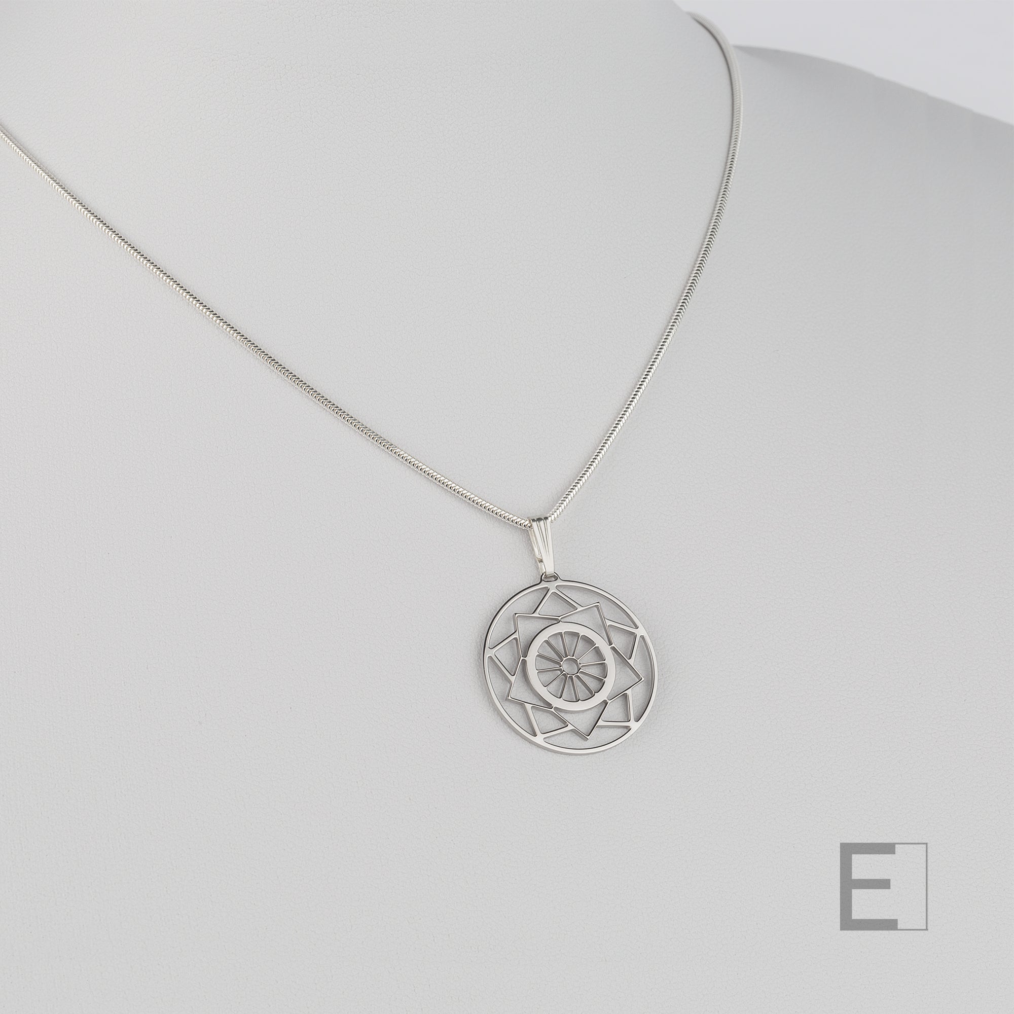 Collier Mandala Gouvernail – vue détaillée du bijou artisanal Atelier-Émile