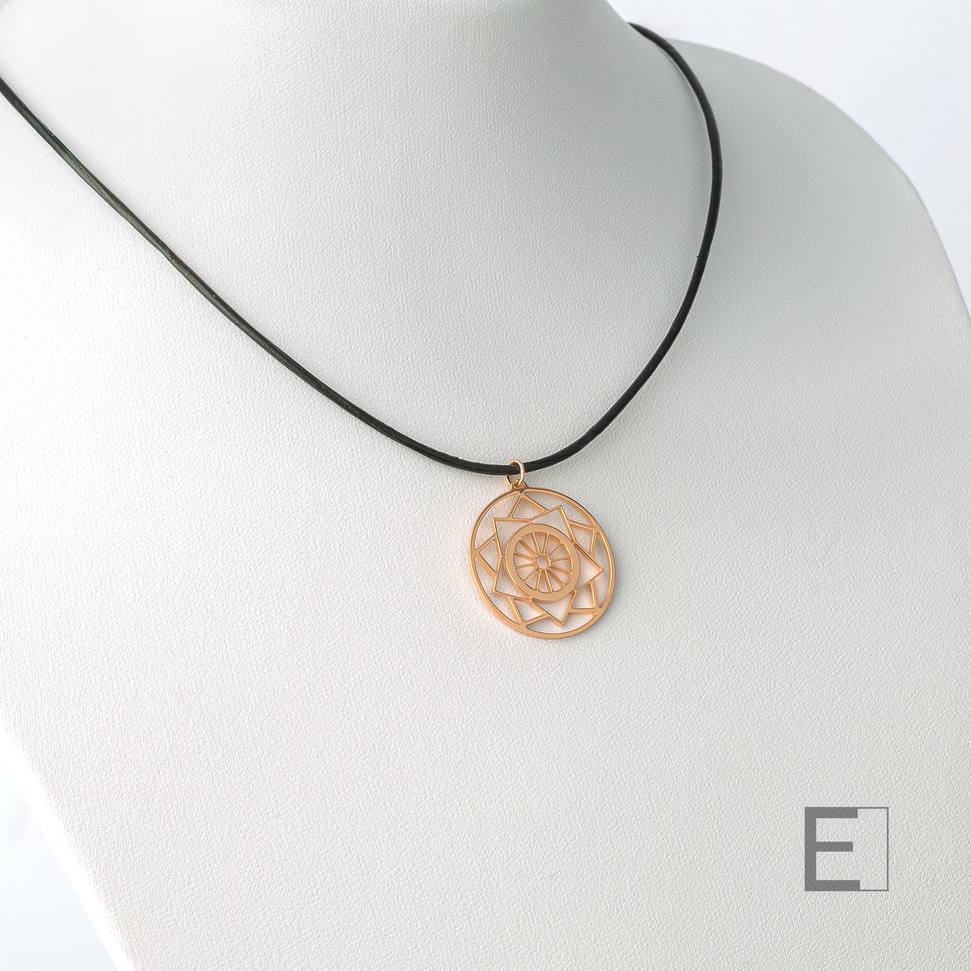 Collier Mandala Gouvernail – vue détaillée du bijou artisanal Atelier-Émile