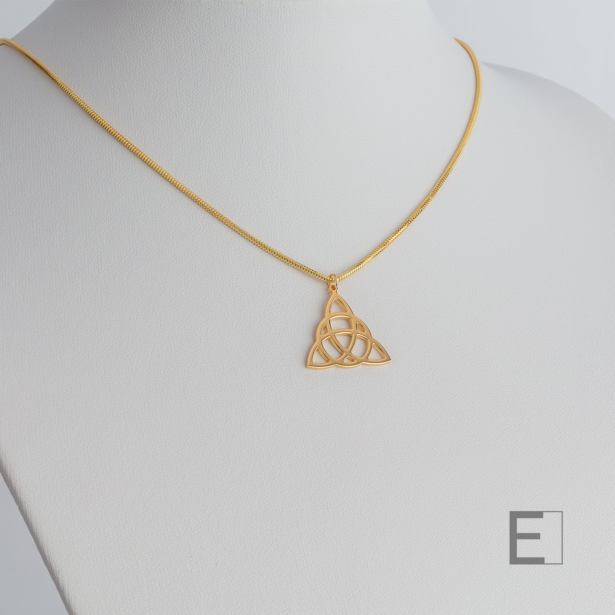 Collier Nœud Celtique – vue détaillée du bijou artisanal Atelier-Émile