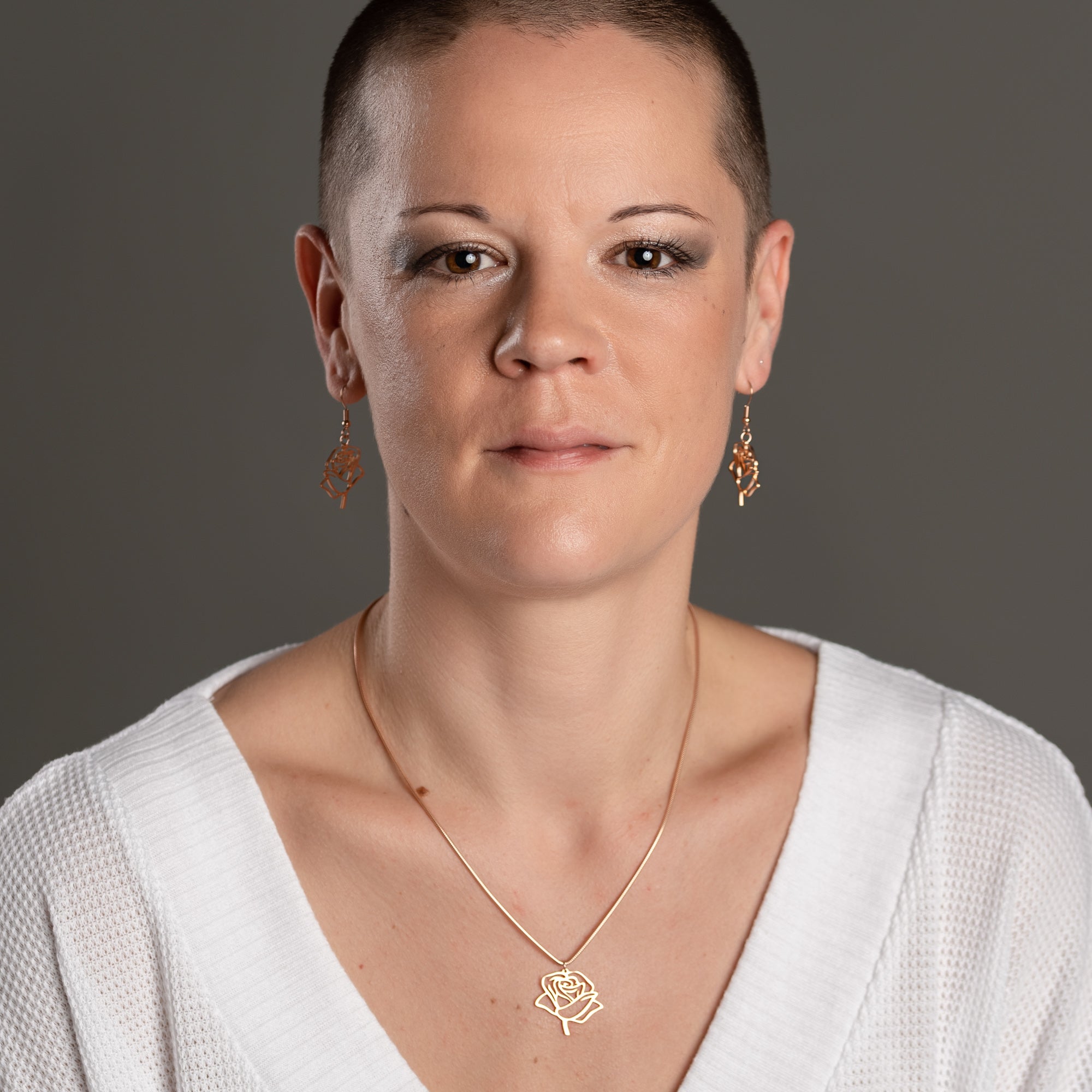 Collier Rose – vue détaillée du bijou artisanal Atelier-Émile