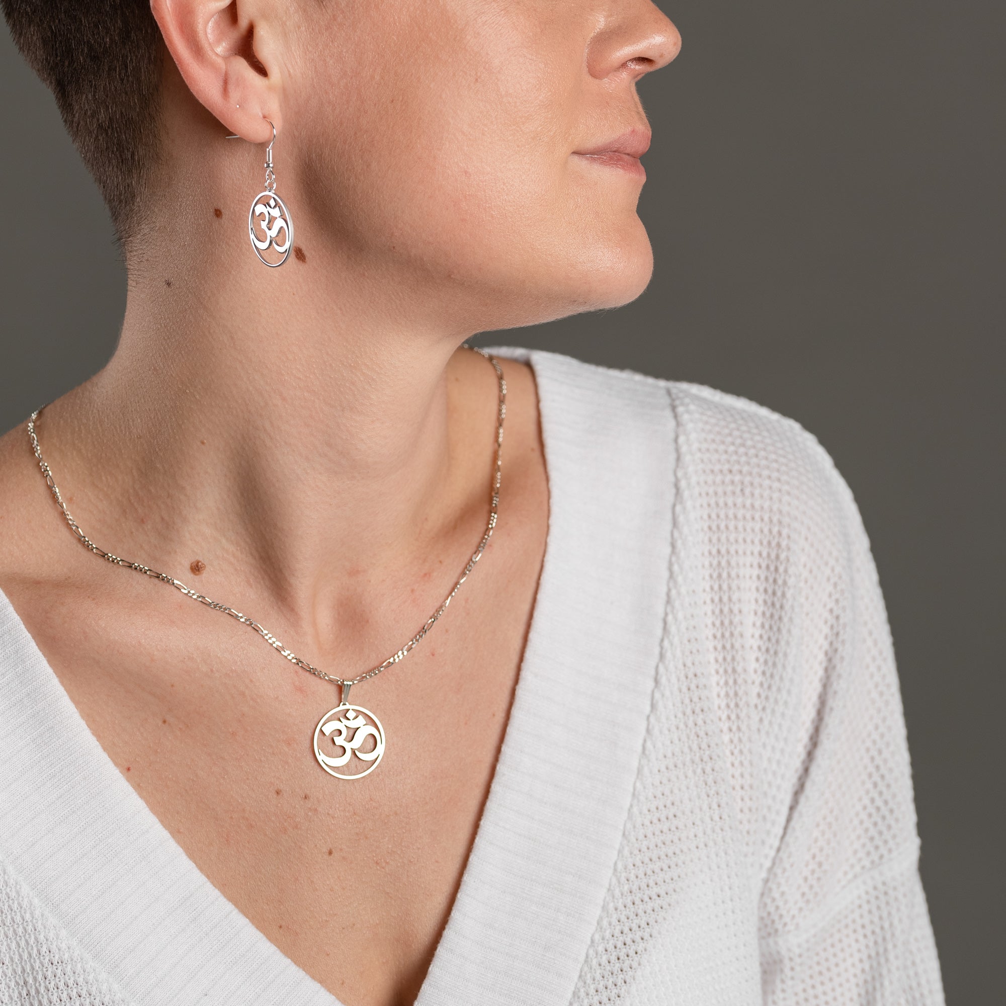 Collier Signe Ohm – vue détaillée du bijou artisanal Atelier-Émile