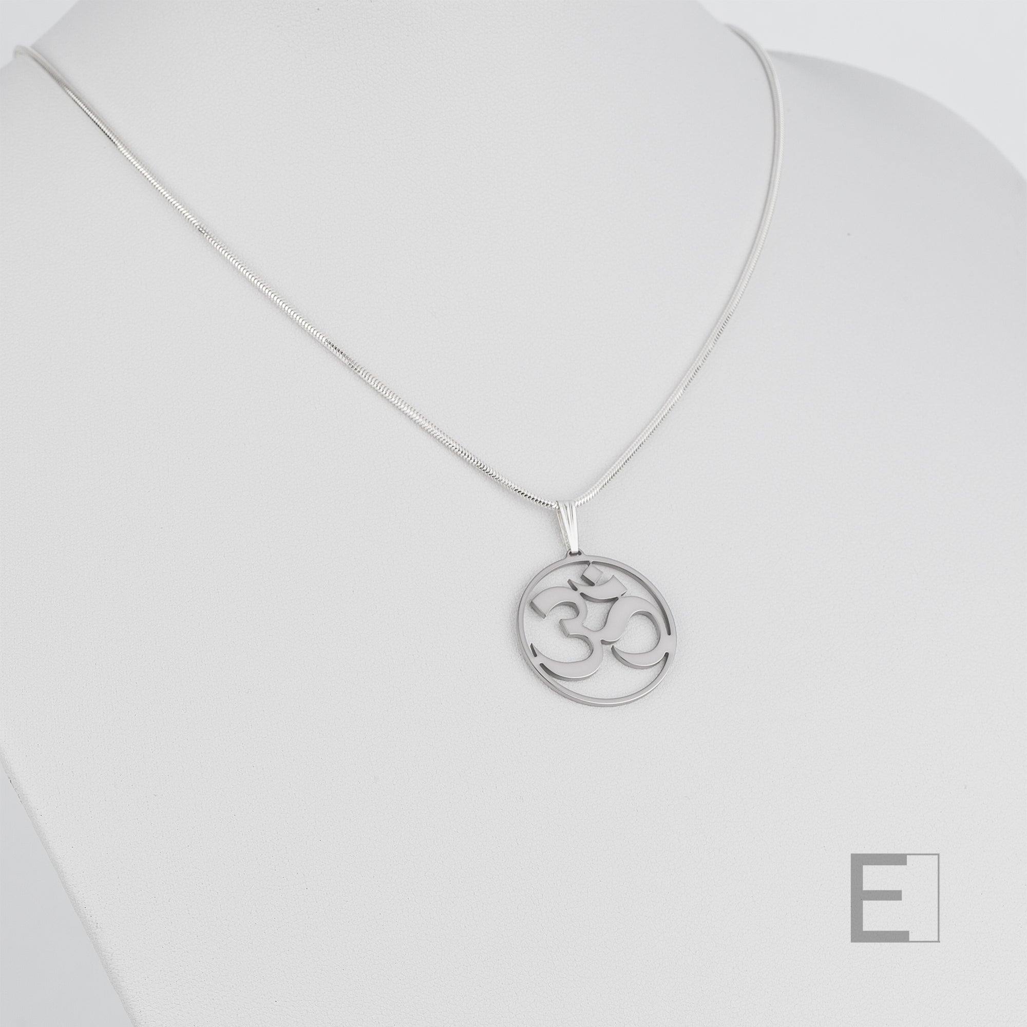 Collier Signe Ohm – vue détaillée du bijou artisanal Atelier-Émile