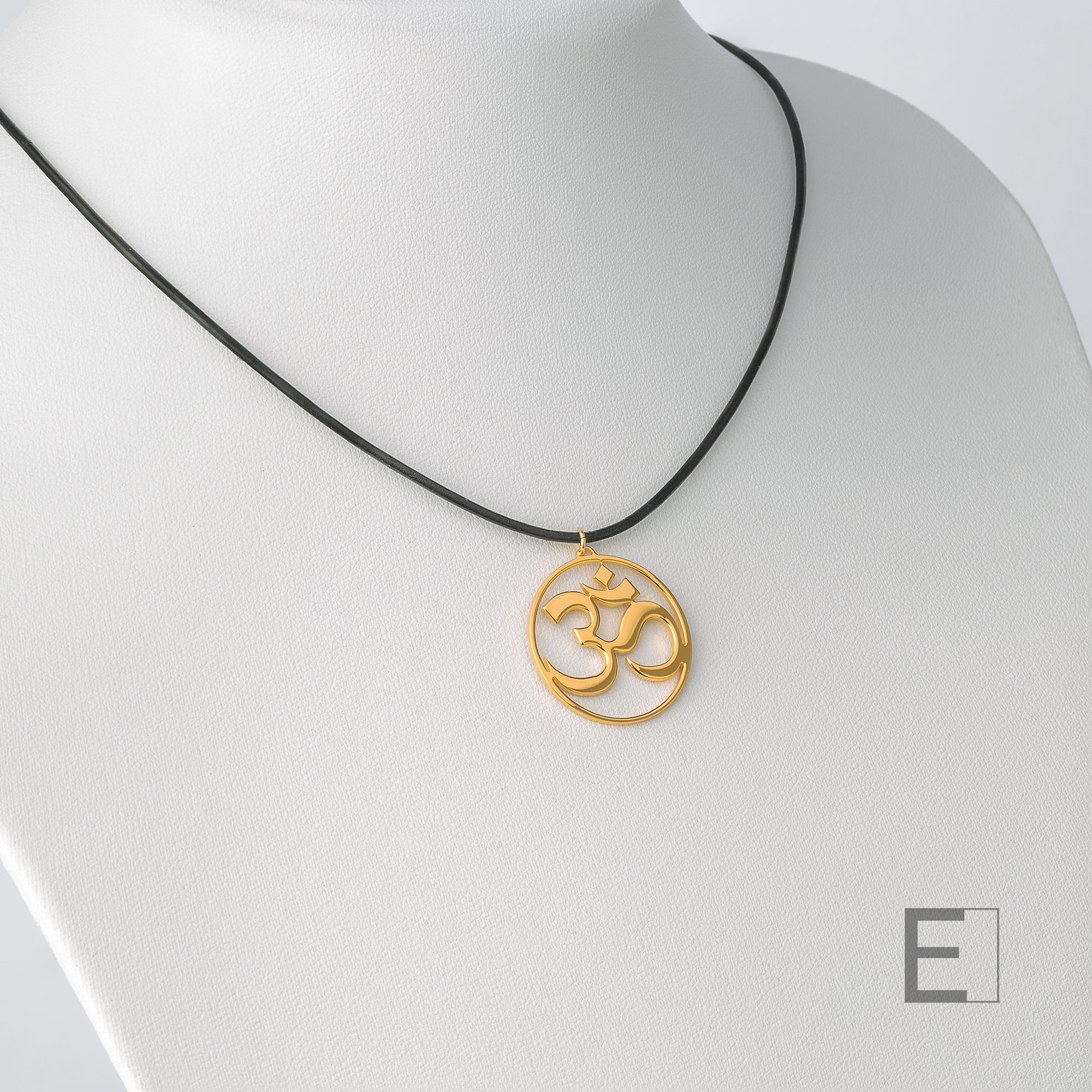 Collier Signe Ohm – vue détaillée du bijou artisanal Atelier-Émile