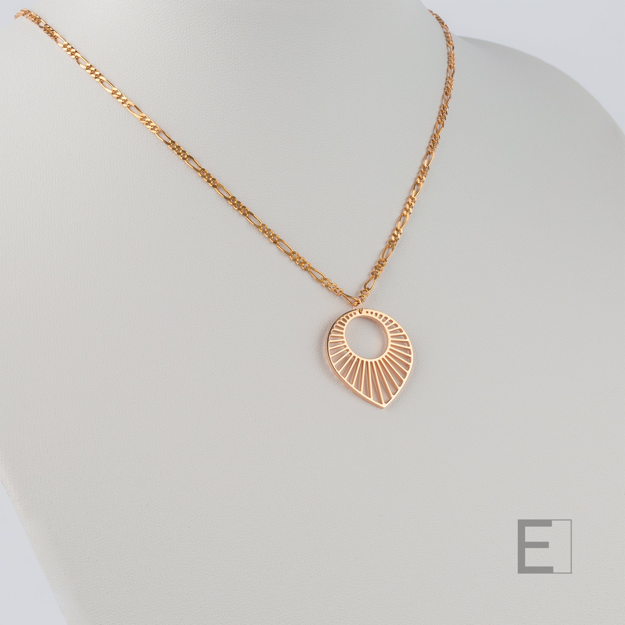 Collier Soleil – vue détaillée du bijou artisanal Atelier-Émile