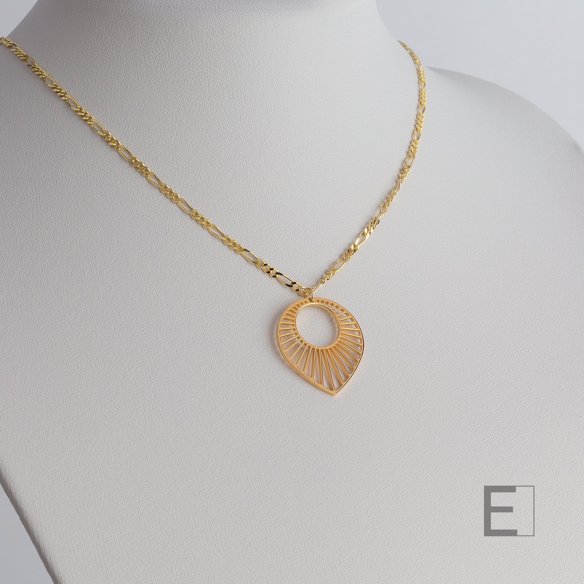 Collier Soleil – vue détaillée du bijou artisanal Atelier-Émile