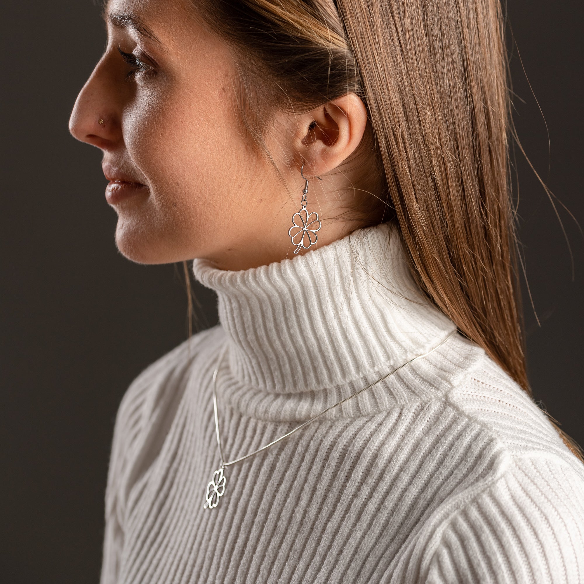 Collier Trèfle – vue détaillée du bijou artisanal Atelier-Émile