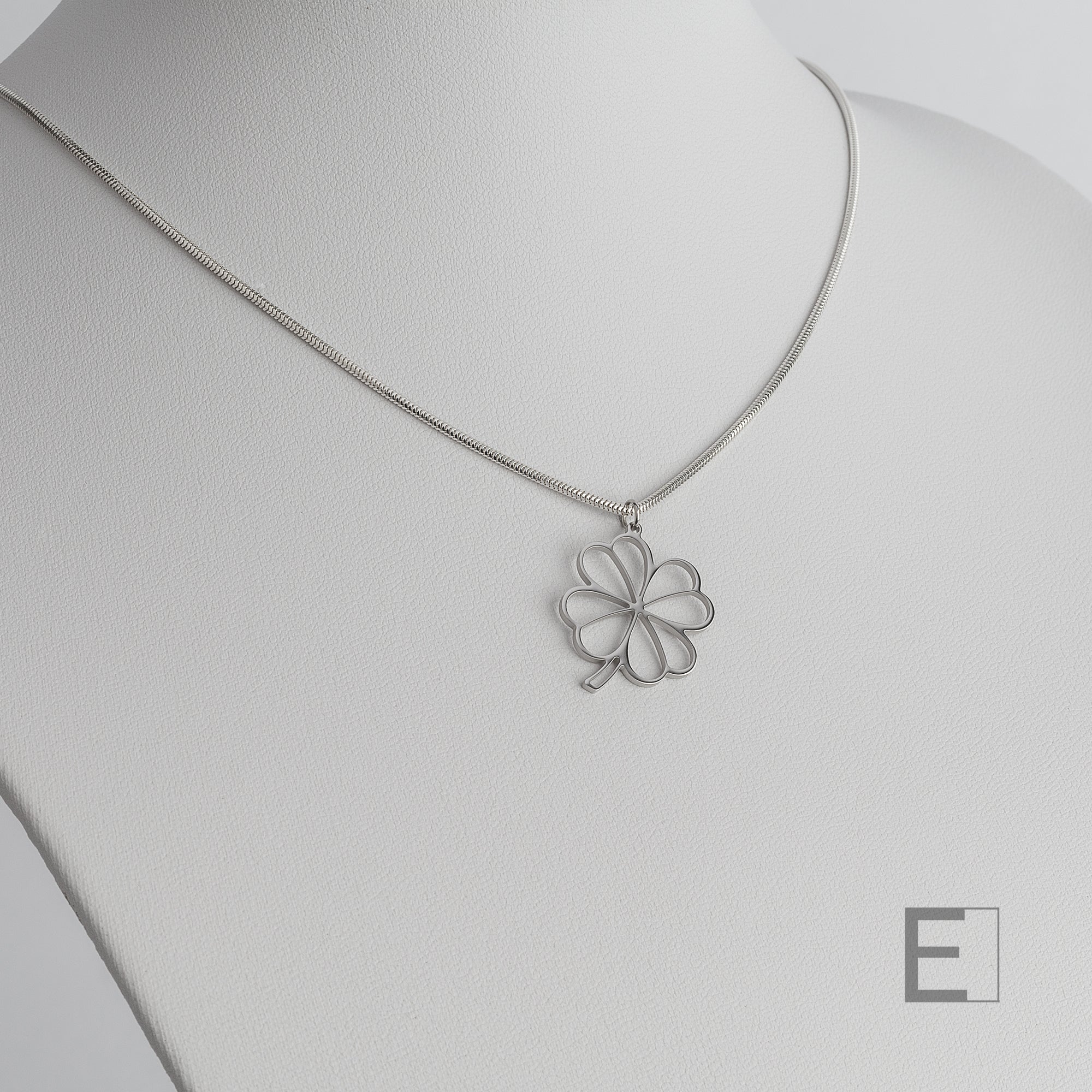 Collier Trèfle – vue détaillée du bijou artisanal Atelier-Émile