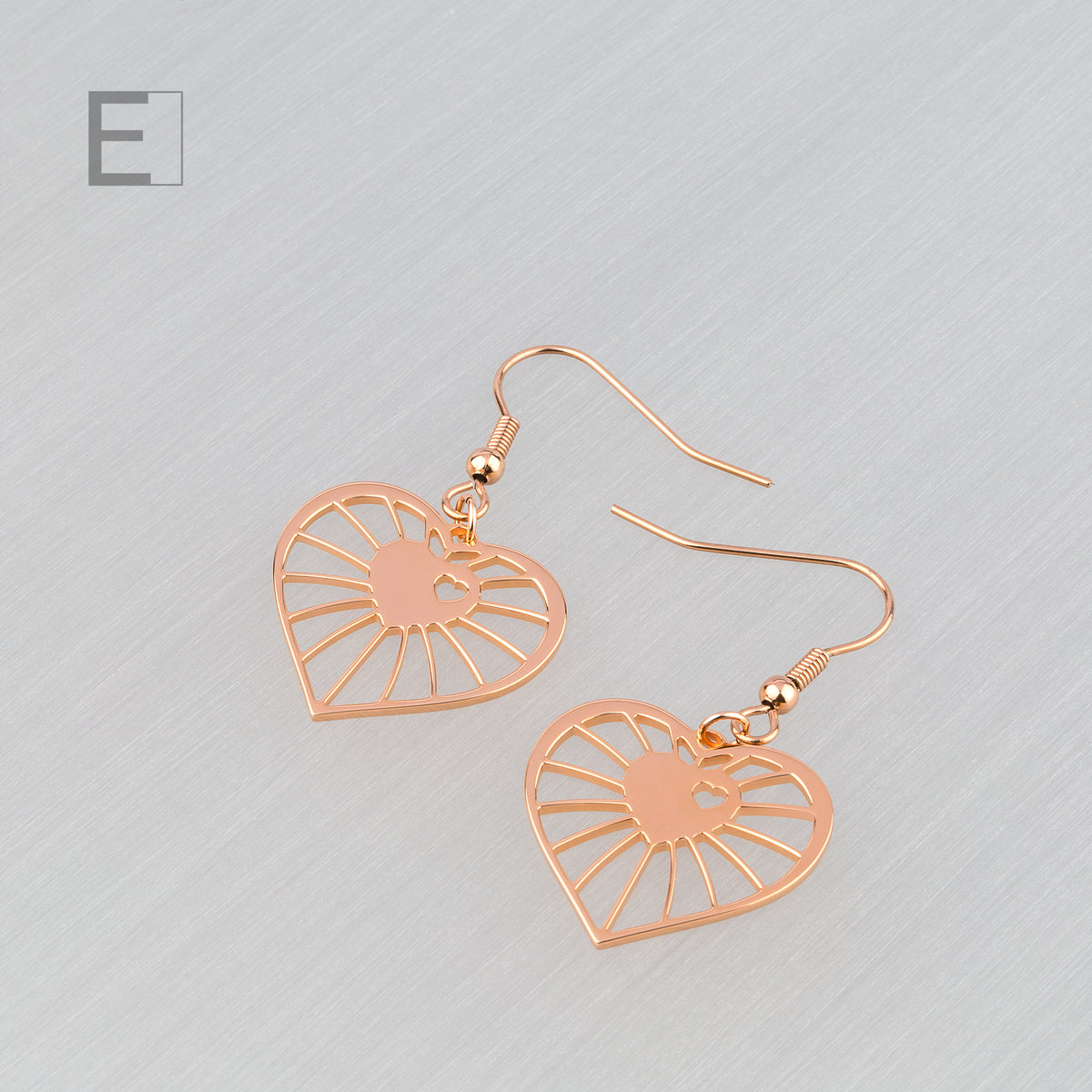 Love Web, with a rose gold finish, detail view 4 – Atelier-Émile